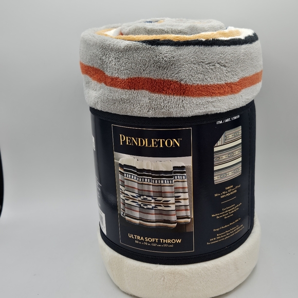 Pendleton aztec boho design fleece throw blanket 50" by 70" - Picture 9 of 13